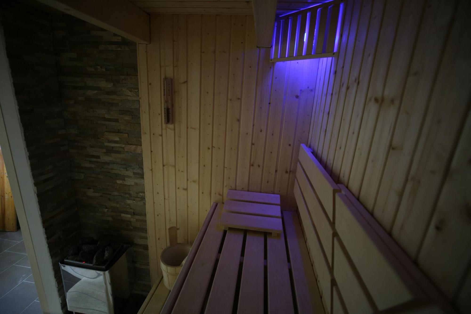 Eine Sehr Gemuetliche Dachgeschoss Ferienwohnung Ihlow  Zewnętrze zdjęcie